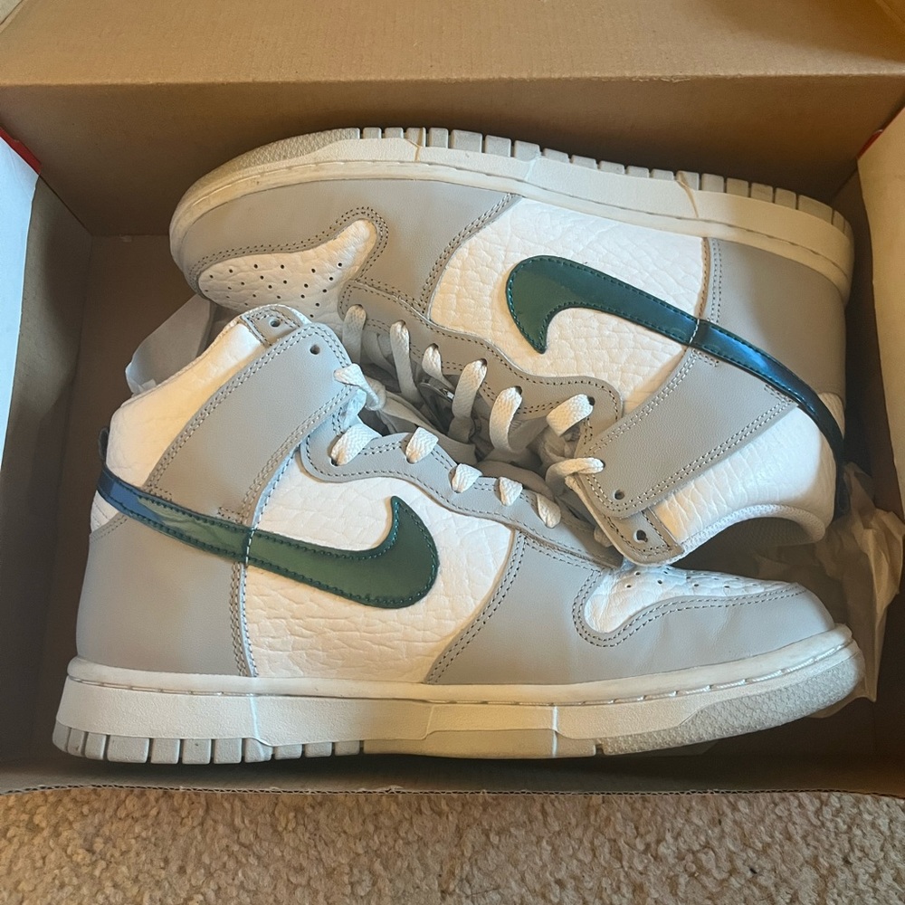 Wmns Dunk High 'FLS' - Picture 2 of 4